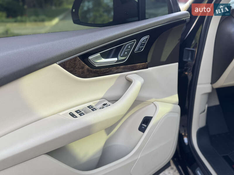 Внедорожник / Кроссовер Audi Q7 2017 в Южноукраинске