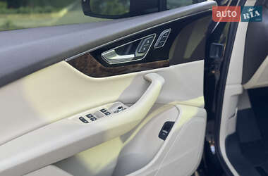 Внедорожник / Кроссовер Audi Q7 2017 в 