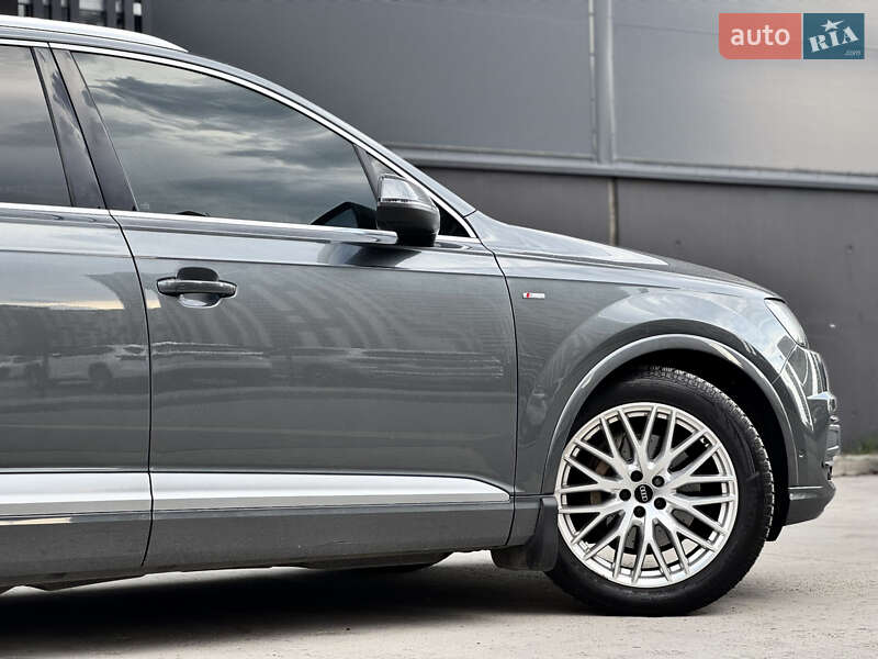 Позашляховик / Кросовер Audi Q7 2015 в Києві