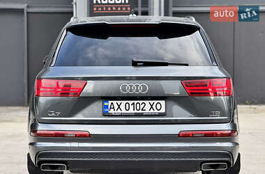 Внедорожник / Кроссовер Audi Q7 2015 в 