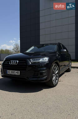 Внедорожник / Кроссовер Audi Q7 2017 в 