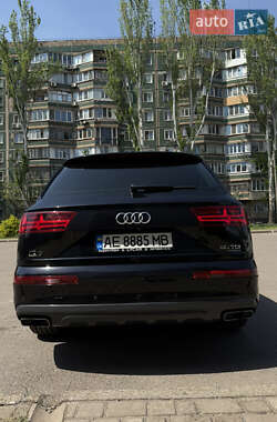 Внедорожник / Кроссовер Audi Q7 2017 в 
