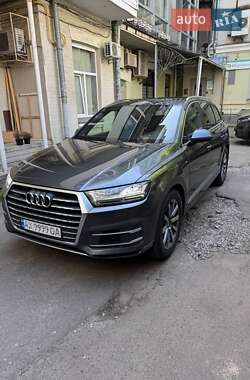 Позашляховик / Кросовер Audi Q7 2017 в 