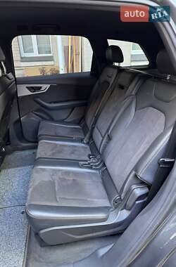 Позашляховик / Кросовер Audi Q7 2017 в 