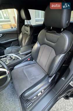 Позашляховик / Кросовер Audi Q7 2017 в 