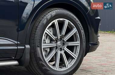 Внедорожник / Кроссовер Audi Q7 2016 в 