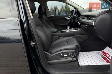 Внедорожник / Кроссовер Audi Q7 2016 в 