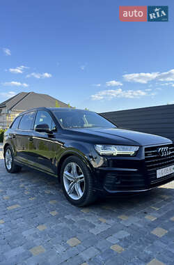 Позашляховик / Кросовер Audi Q7 2019 в Вараші