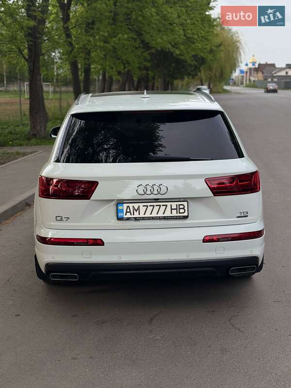 Внедорожник / Кроссовер Audi Q7 2016 в Звягеле