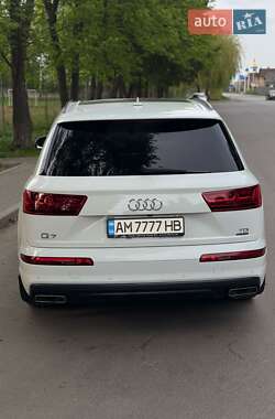 Внедорожник / Кроссовер Audi Q7 2016 в 