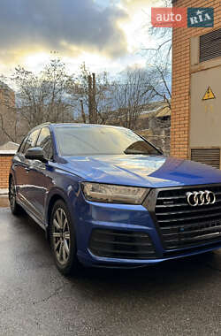 Внедорожник / Кроссовер Audi Q7 2017 в 