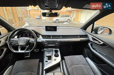 Внедорожник / Кроссовер Audi Q7 2017 в 