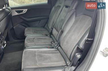 Внедорожник / Кроссовер Audi Q7 2016 в 