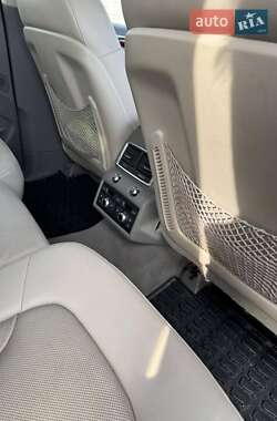 Позашляховик / Кросовер Audi Q7 2010 в 