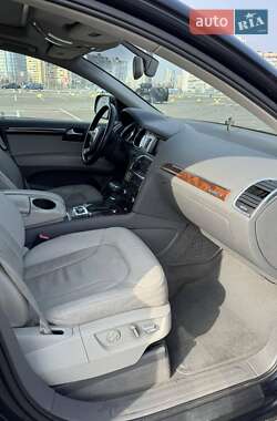 Позашляховик / Кросовер Audi Q7 2010 в 