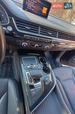 Внедорожник / Кроссовер Audi Q7 2017 в 