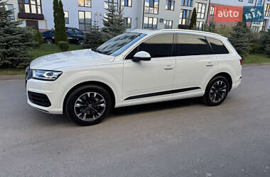 Внедорожник / Кроссовер Audi Q7 2016 в 
