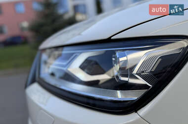 Внедорожник / Кроссовер Audi Q7 2016 в 