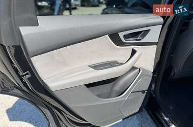 Внедорожник / Кроссовер Audi Q7 2015 в 