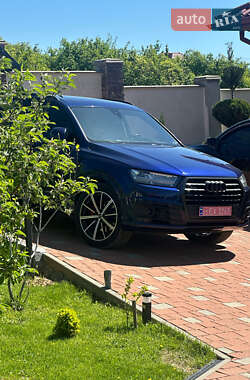 Позашляховик / Кросовер Audi Q7 2019 в 