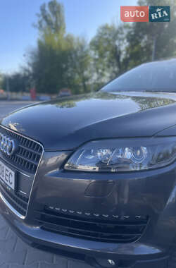 Внедорожник / Кроссовер Audi Q7 2007 в 