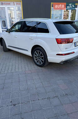 Внедорожник / Кроссовер Audi Q7 2018 в 