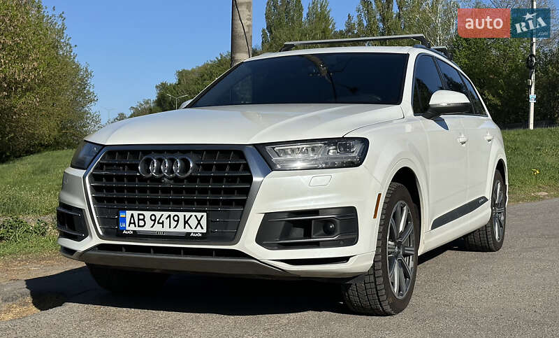 Внедорожник / Кроссовер Audi Q7 2016 в 