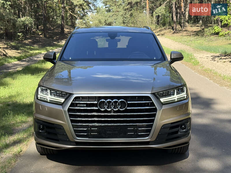 Внедорожник / Кроссовер Audi Q7 2019 в Киеве