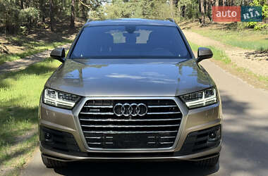 Позашляховик / Кросовер Audi Q7 2019 в 