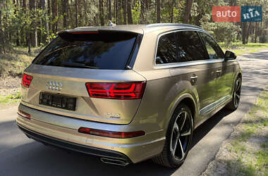 Позашляховик / Кросовер Audi Q7 2019 в 