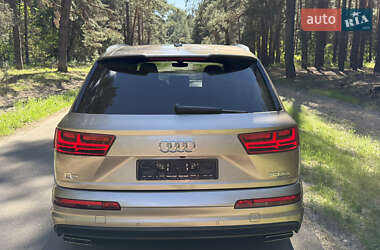 Позашляховик / Кросовер Audi Q7 2019 в 
