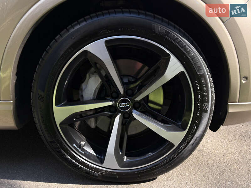 Внедорожник / Кроссовер Audi Q7 2019 в Киеве