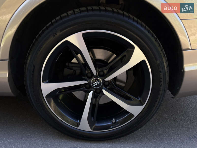 Внедорожник / Кроссовер Audi Q7 2019 в Киеве