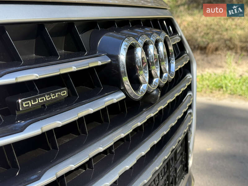 Внедорожник / Кроссовер Audi Q7 2019 в Киеве