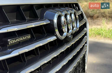 Позашляховик / Кросовер Audi Q7 2019 в 