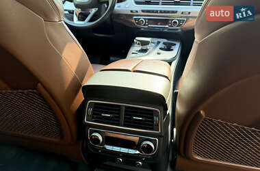 Позашляховик / Кросовер Audi Q7 2019 в 