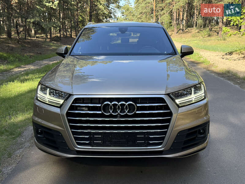Внедорожник / Кроссовер Audi Q7 2019 в Киеве