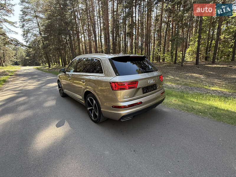 Внедорожник / Кроссовер Audi Q7 2019 в Киеве