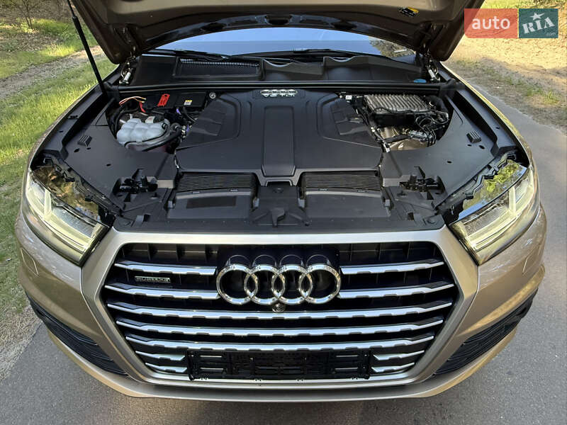 Внедорожник / Кроссовер Audi Q7 2019 в Киеве