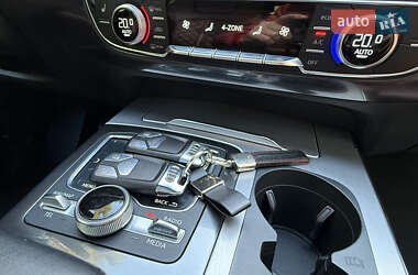 Позашляховик / Кросовер Audi Q7 2019 в 