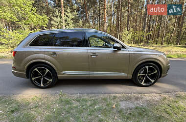 Позашляховик / Кросовер Audi Q7 2019 в 