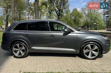 Позашляховик / Кросовер Audi Q7 2017 в 