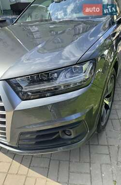 Позашляховик / Кросовер Audi Q7 2017 в 