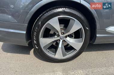 Позашляховик / Кросовер Audi Q7 2017 в 