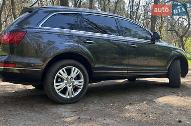 Позашляховик / Кросовер Audi Q7 2010 в 