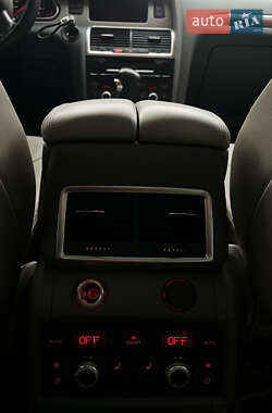 Позашляховик / Кросовер Audi Q7 2010 в 