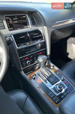 Позашляховик / Кросовер Audi Q7 2013 в 
