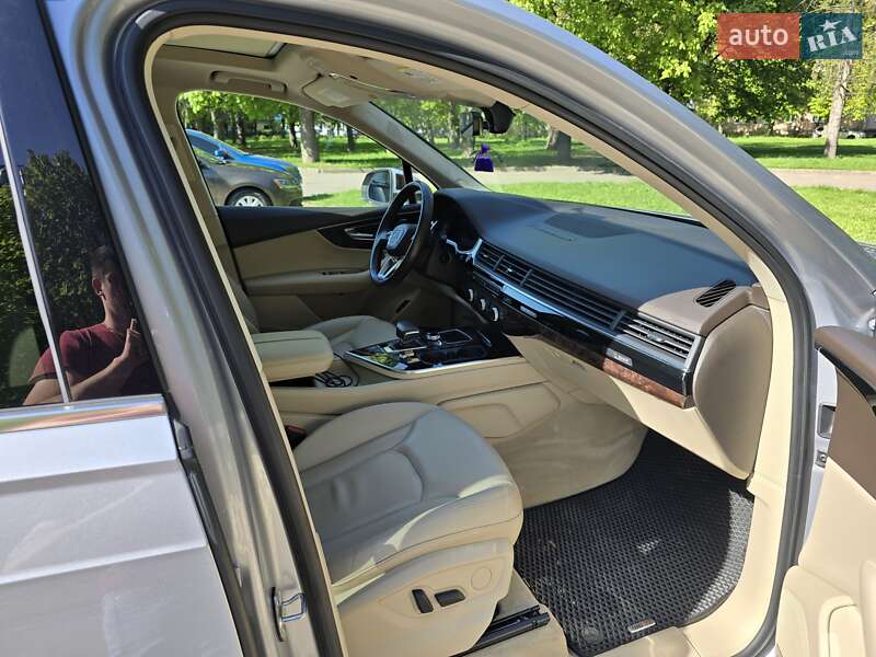Позашляховик / Кросовер Audi Q7 2018 в Рівному