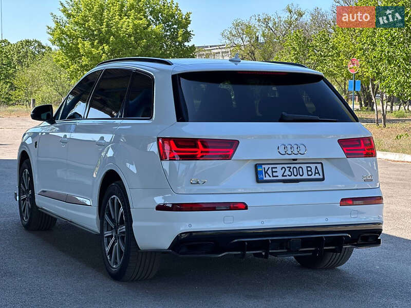 Внедорожник / Кроссовер Audi Q7 2016 в Днепре
