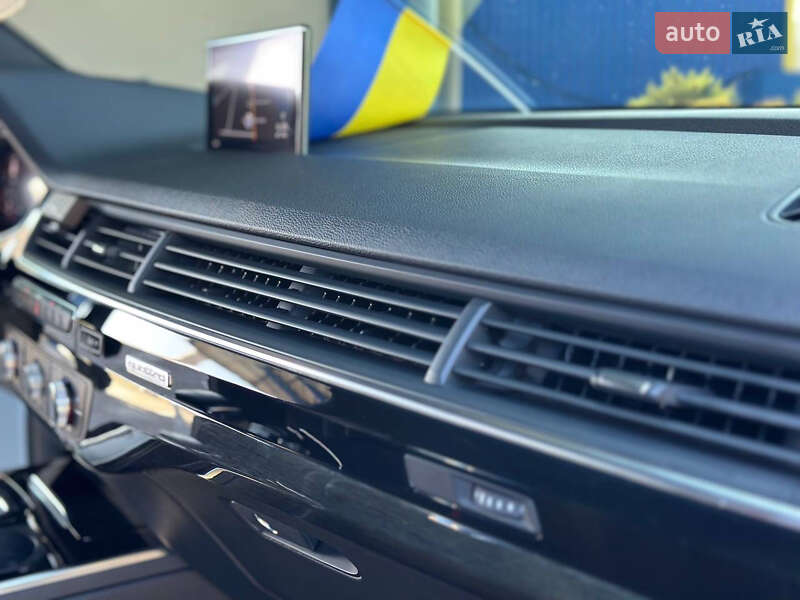 Внедорожник / Кроссовер Audi Q7 2016 в Днепре